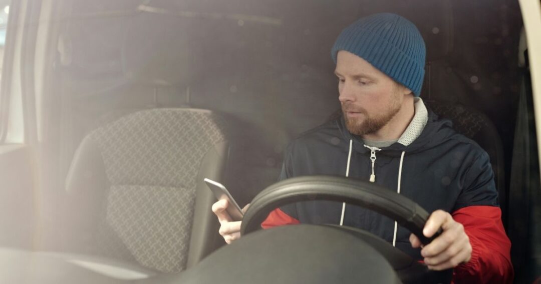 Smartphone are common flatbed truck driver distractions.